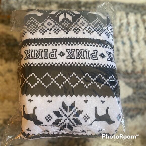 VS Pink Fair Isle Sherpa Blanket | throw black & white - Picture 3 of 6
